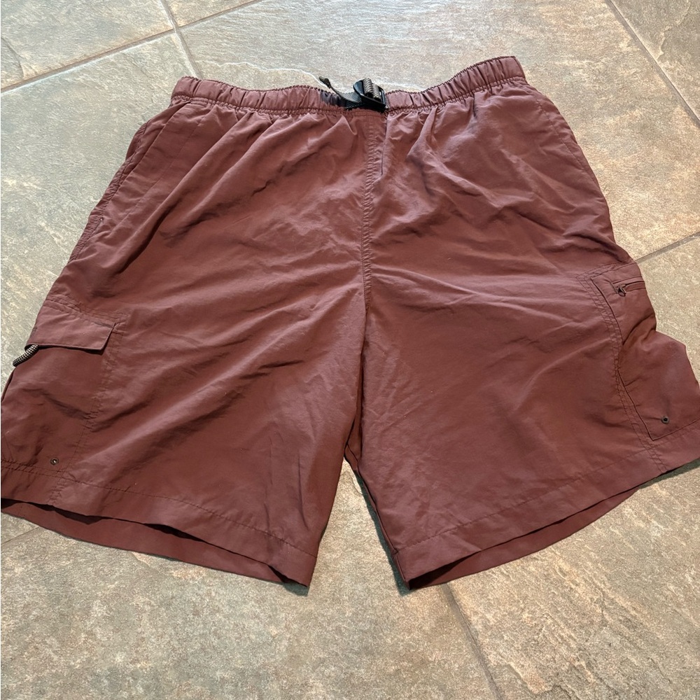Men’s Columbia Maroon Belted Lined Outdoor Cargo Shorts with Elastic Waistband L